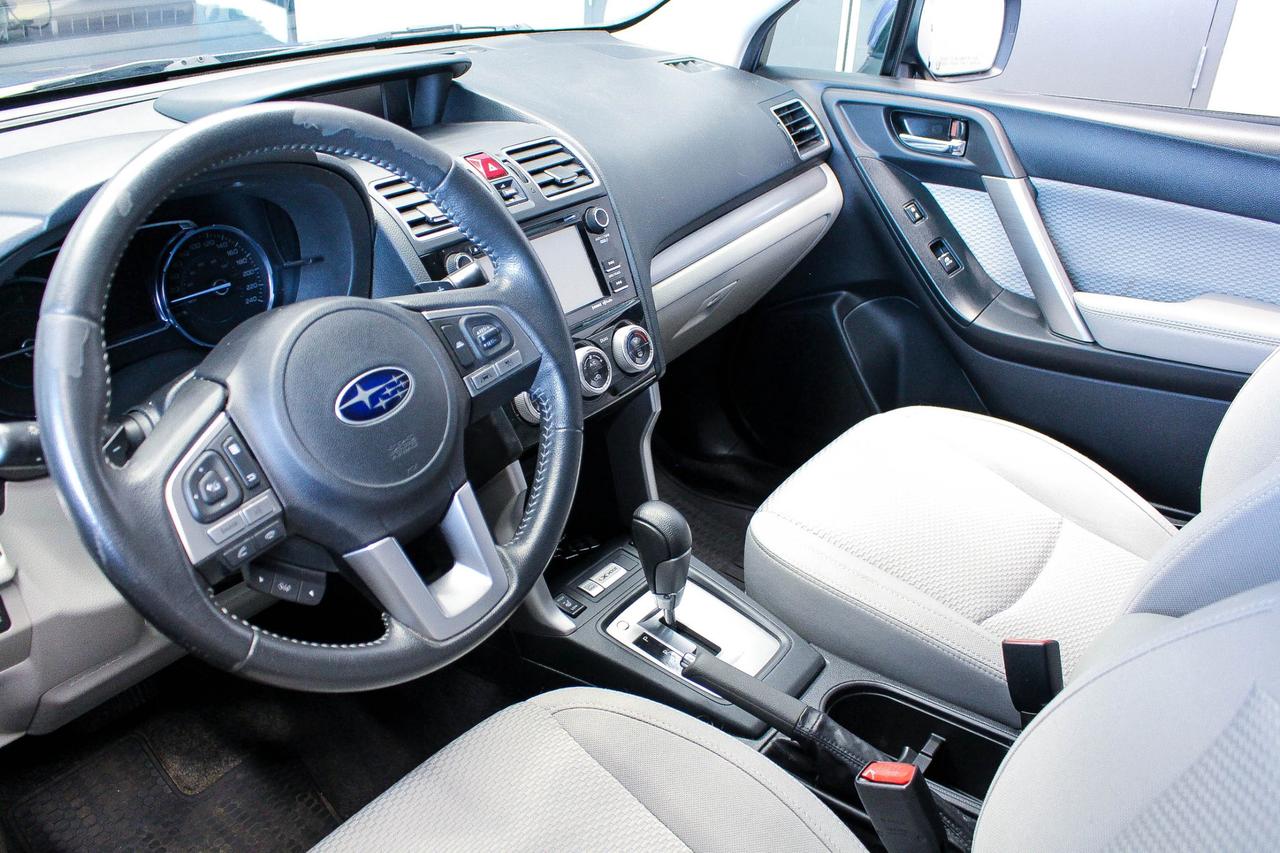 2018 Subaru Forester 2.5i Touring LOW KMS - HEATED FRONT SEATS - CLOTH SEATS - CLEAN CARFAX Photo