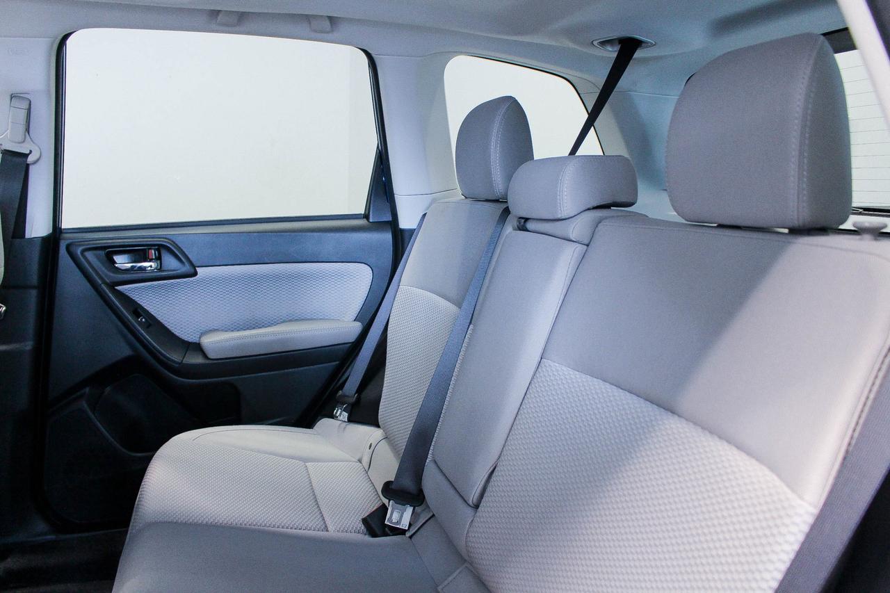 2018 Subaru Forester 2.5i Touring LOW KMS - HEATED FRONT SEATS - CLOTH SEATS - CLEAN CARFAX Photo