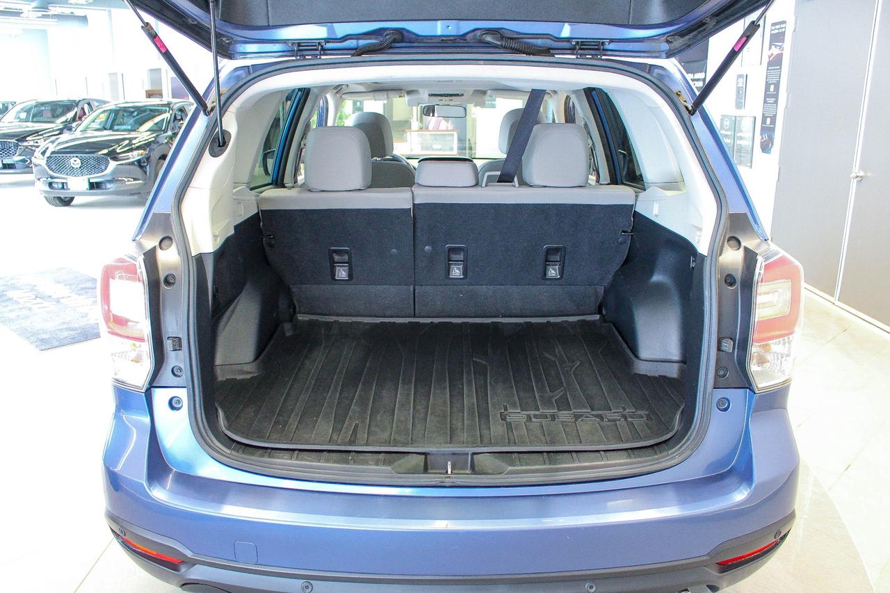 2018 Subaru Forester 2.5i Touring LOW KMS - HEATED FRONT SEATS - CLOTH SEATS - CLEAN CARFAX Photo