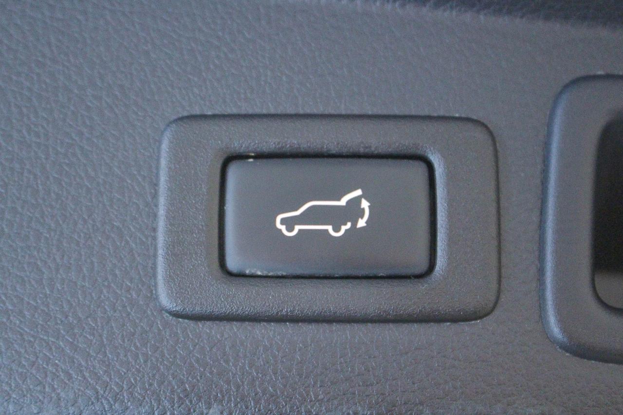 2018 Subaru Forester 2.5i Touring LOW KMS - HEATED FRONT SEATS - CLOTH SEATS - CLEAN CARFAX Photo