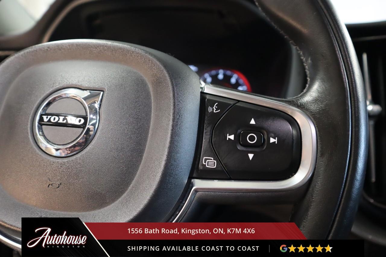 2021 Volvo XC60 T6 Momentum NAVIGATION - LEATHER Photo