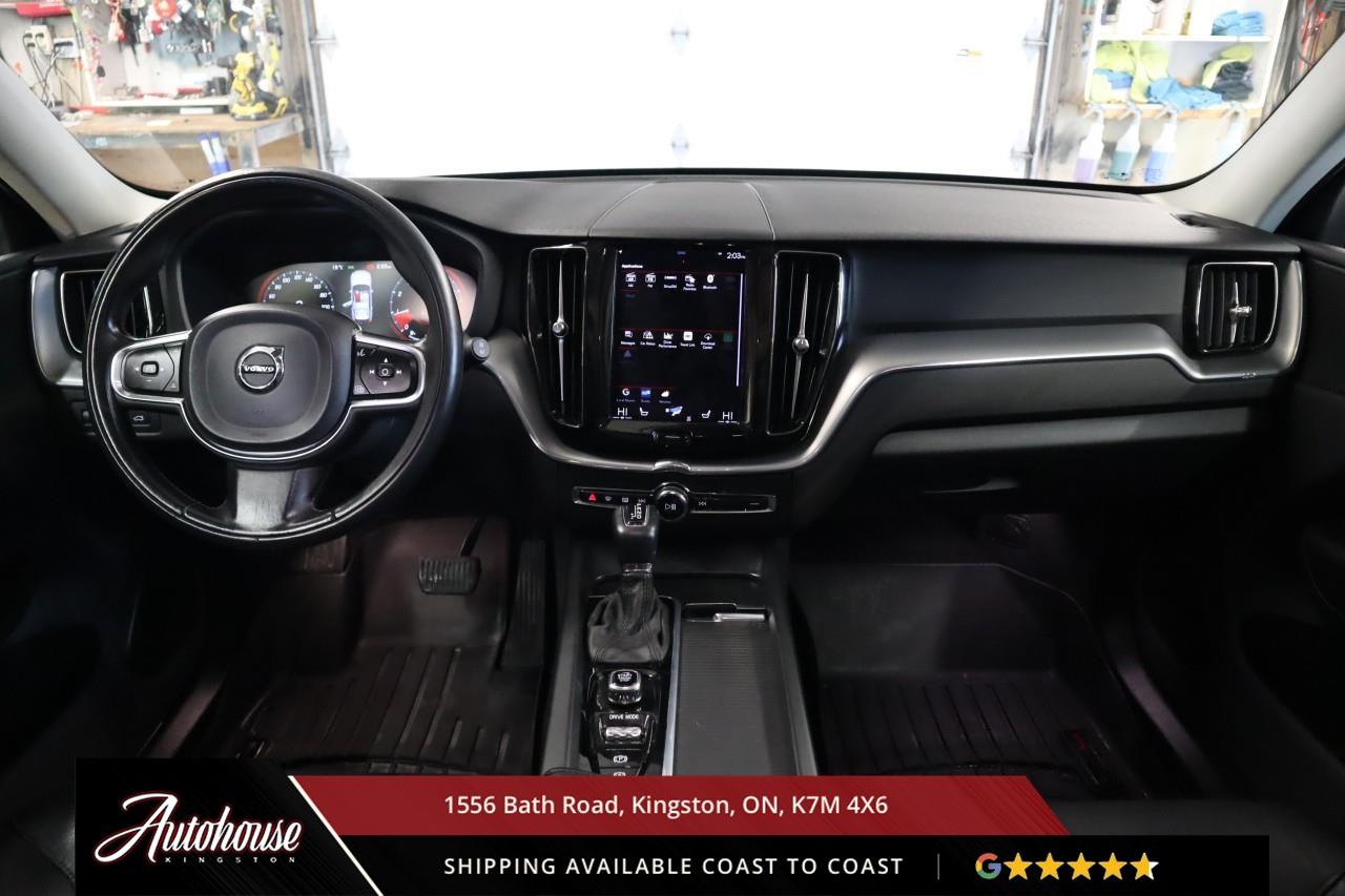2021 Volvo XC60 T6 Momentum NAVIGATION - LEATHER Photo
