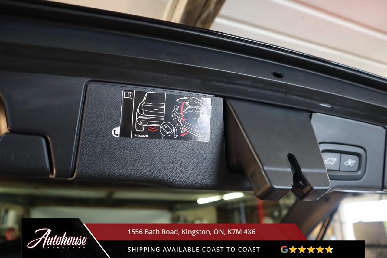 2021 Volvo XC60 T6 Momentum NAVIGATION - LEATHER Photo