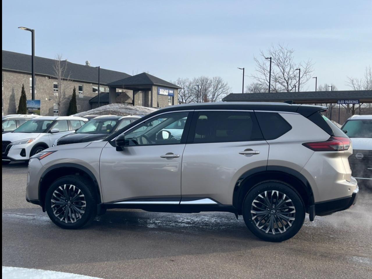 2026 Nissan Rogue AWD Platinum Photo4
