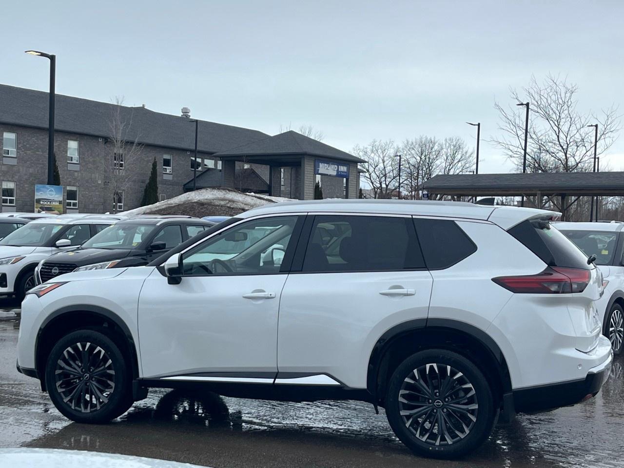 2026 Nissan Rogue AWD Platinum Photo4