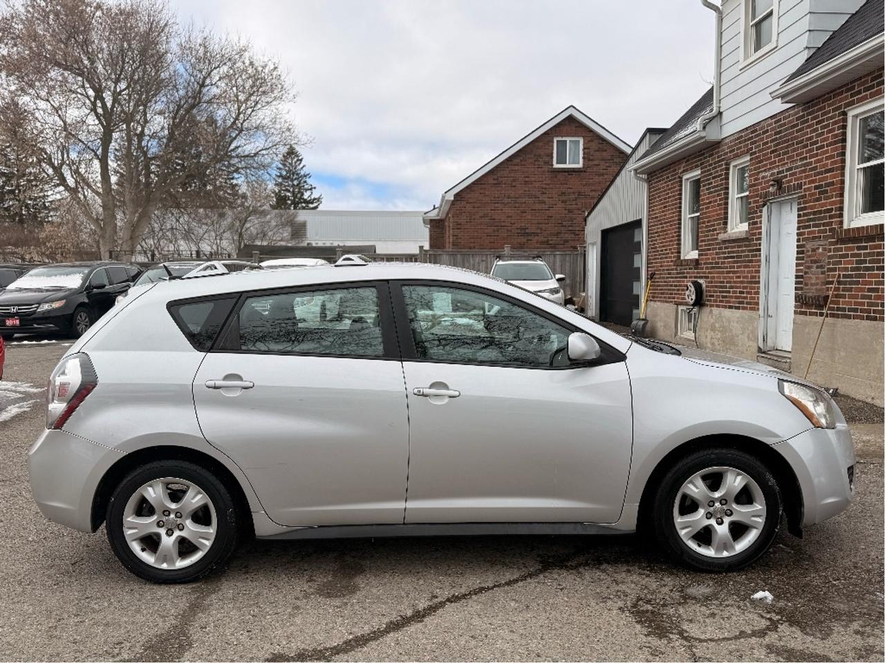 2009 Pontiac Vibe  Photo