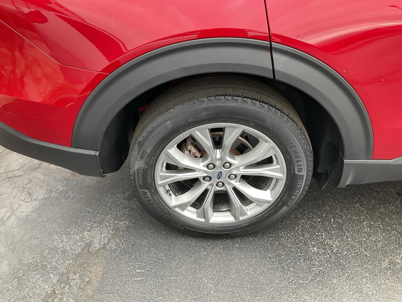 2020 Ford Explorer  Photo4