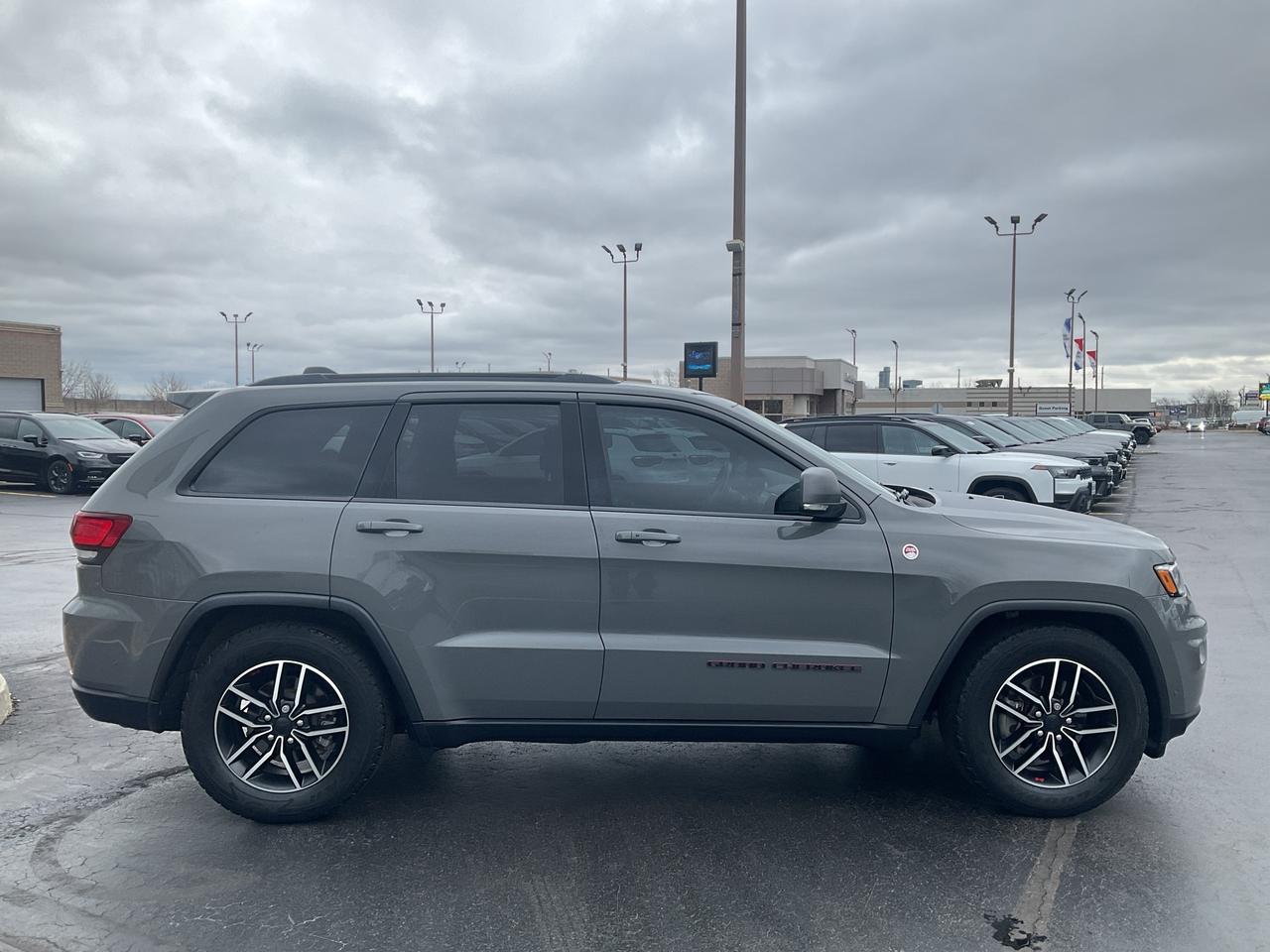 2019 Jeep Grand Cherokee LEATHER / MOON ROOF / AIR SUSPENSION Photo3