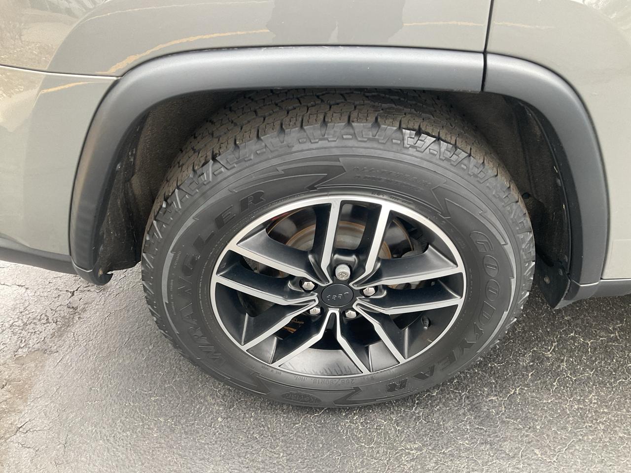 2019 Jeep Grand Cherokee LEATHER / MOON ROOF / AIR SUSPENSION Photo