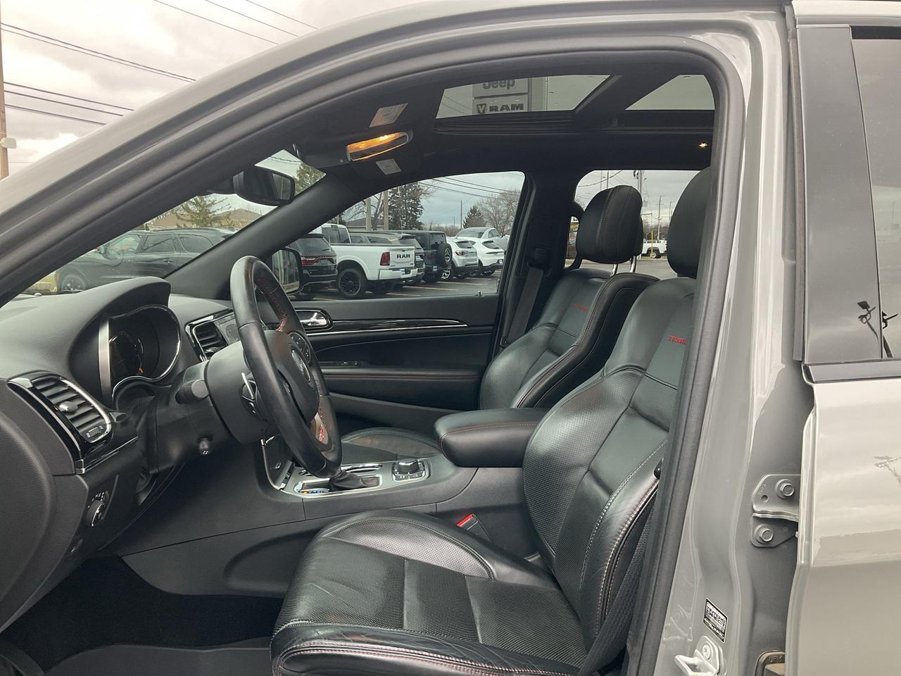 2019 Jeep Grand Cherokee LEATHER / MOON ROOF / AIR SUSPENSION Photo