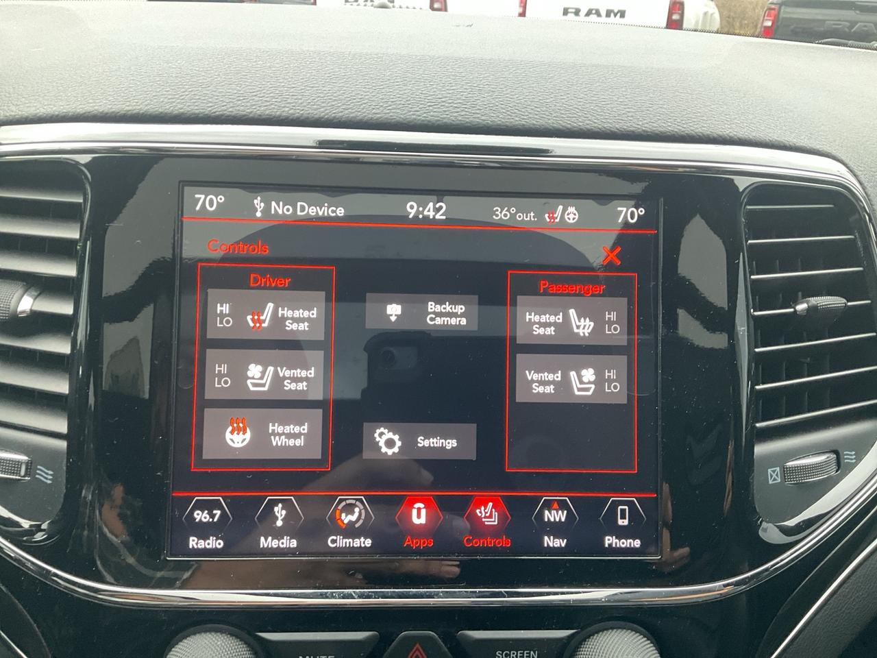 2019 Jeep Grand Cherokee LEATHER / MOON ROOF / AIR SUSPENSION Photo