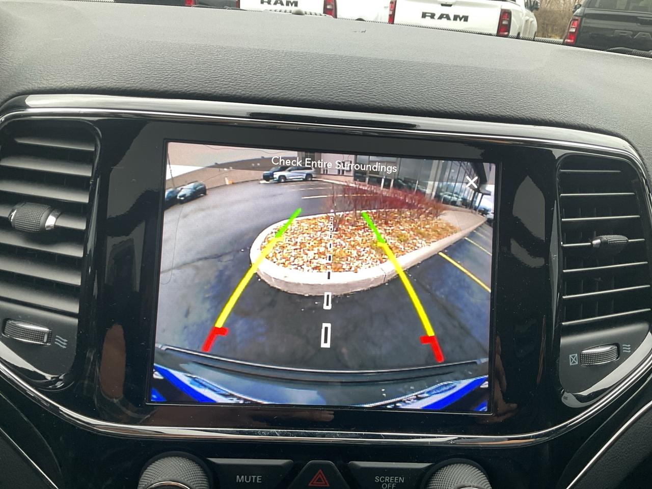 2019 Jeep Grand Cherokee LEATHER / MOON ROOF / AIR SUSPENSION Photo