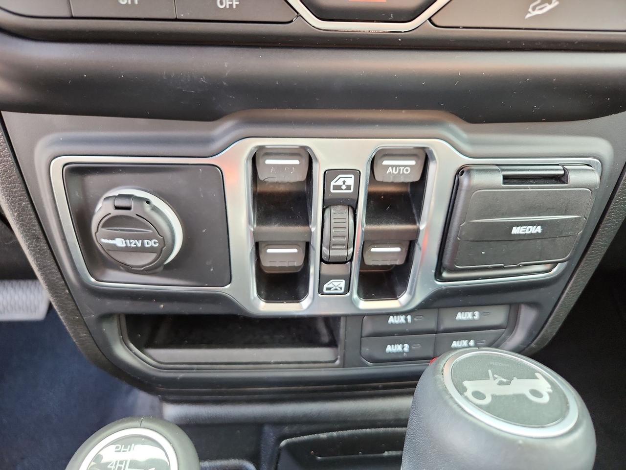 2019 Jeep Wrangler SKY TOP / LEATHER / NAV Photo