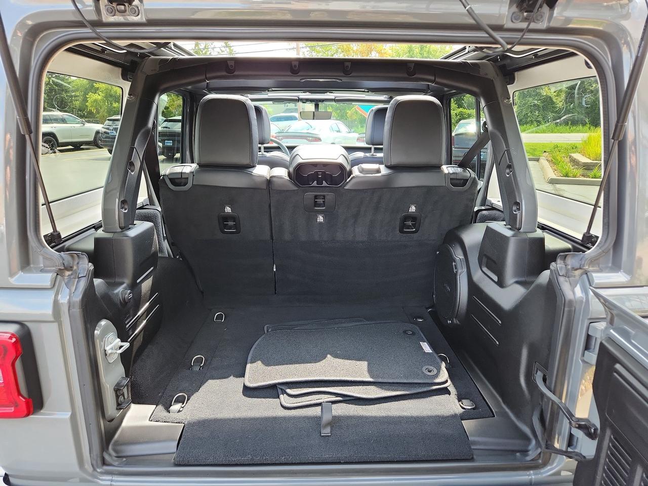 2019 Jeep Wrangler SKY TOP / LEATHER / NAV Photo