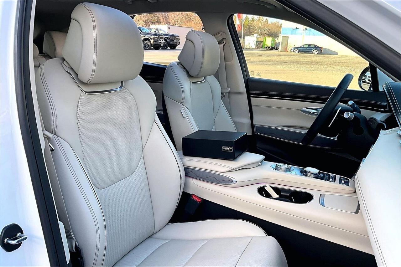 2025 Genesis GV70 2.5T Advanced | Vented Leather | Panoroof | AWD Photo