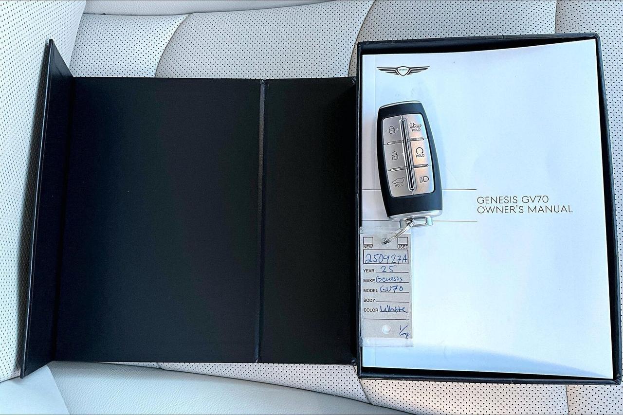 2025 Genesis GV70 2.5T Advanced | Vented Leather | Panoroof | AWD Photo