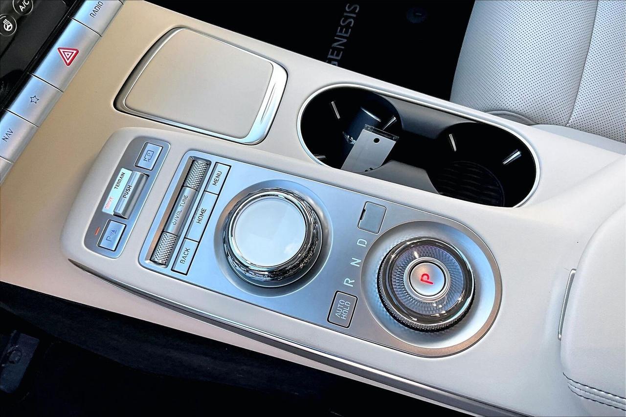 2025 Genesis GV70 2.5T Advanced | Vented Leather | Panoroof | AWD Photo