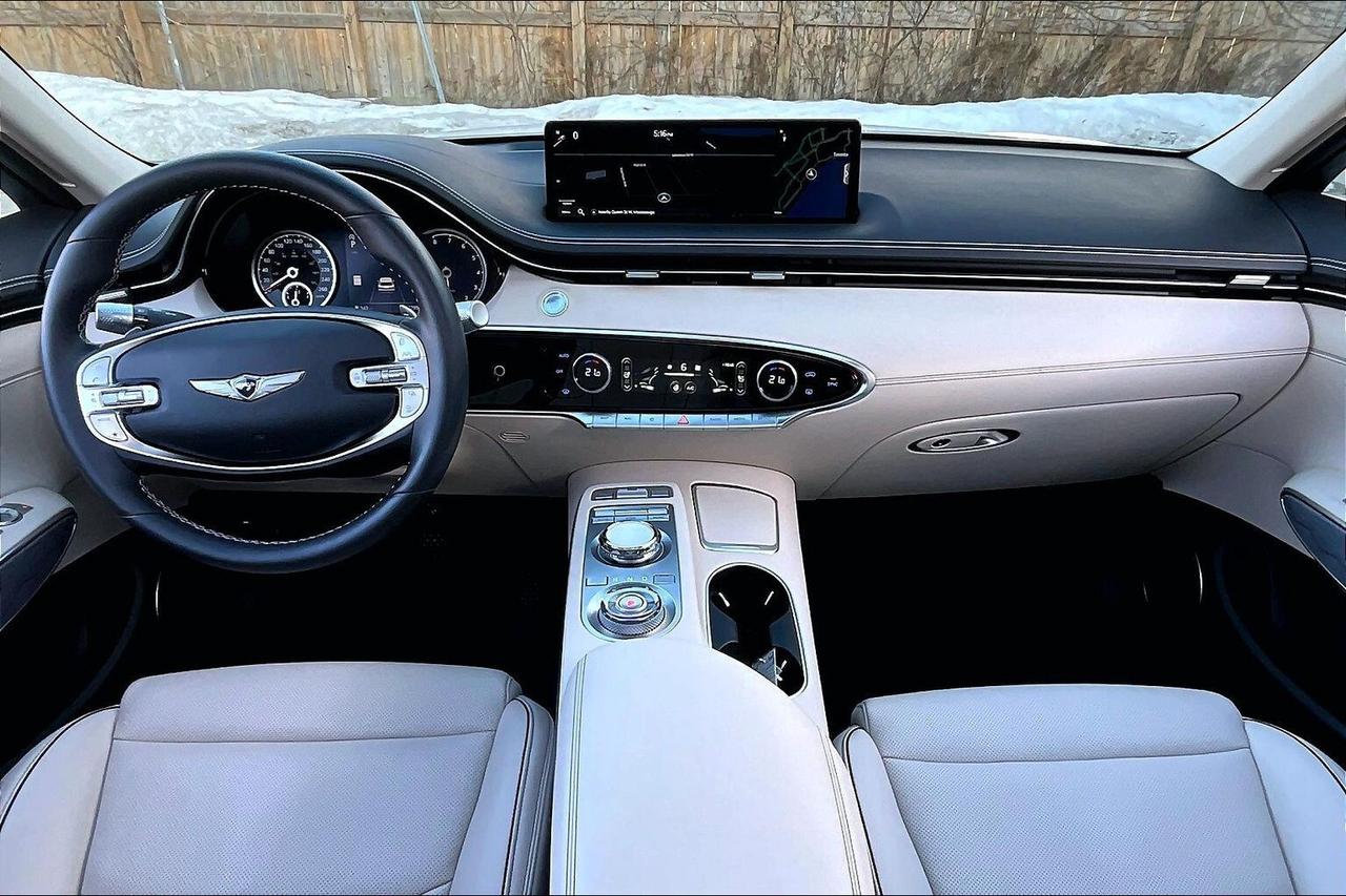 2025 Genesis GV70 2.5T Advanced | Vented Leather | Panoroof | AWD Photo