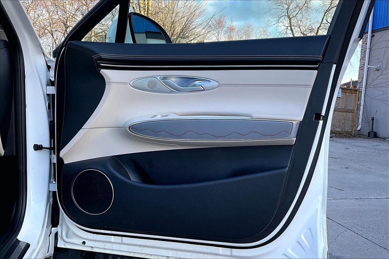 2025 Genesis GV70 2.5T Advanced | Vented Leather | Panoroof | AWD Photo