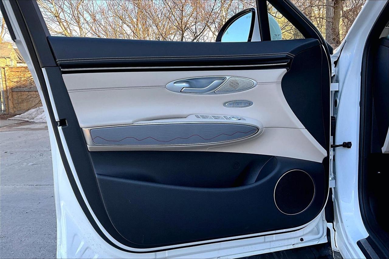 2025 Genesis GV70 2.5T Advanced | Vented Leather | Panoroof | AWD Photo