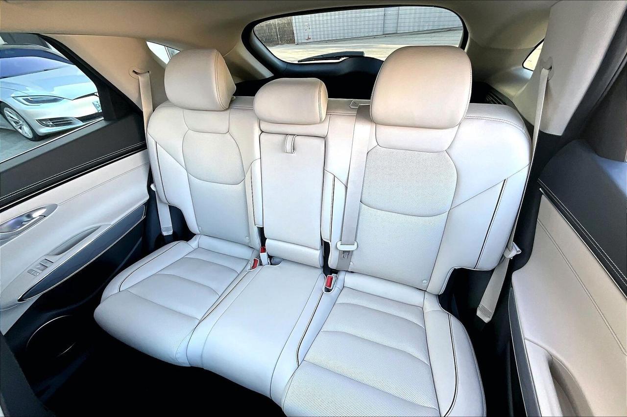 2025 Genesis GV70 2.5T Advanced | Vented Leather | Panoroof | AWD Photo