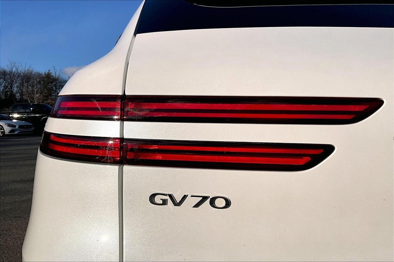 2025 Genesis GV70 2.5T Advanced | Vented Leather | Panoroof | AWD Photo