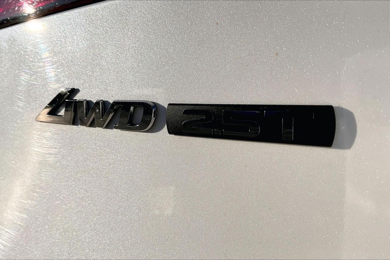 2025 Genesis GV70 2.5T Advanced | Vented Leather | Panoroof | AWD Photo