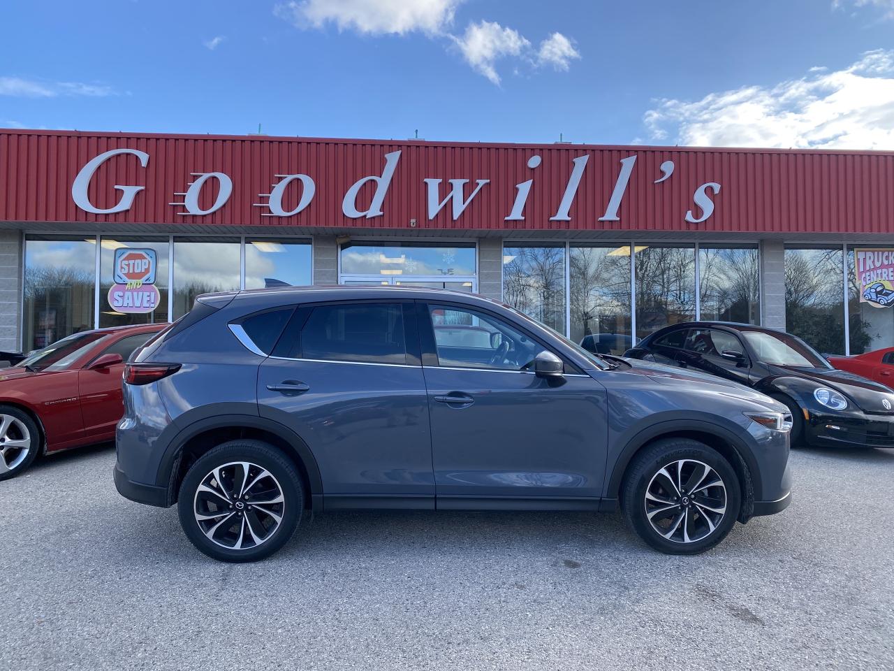 2023 Mazda CX-5 PREMIUM, AWD, HEATED/ COOLED LEATHER, BACK UP CAM! - Photo #1