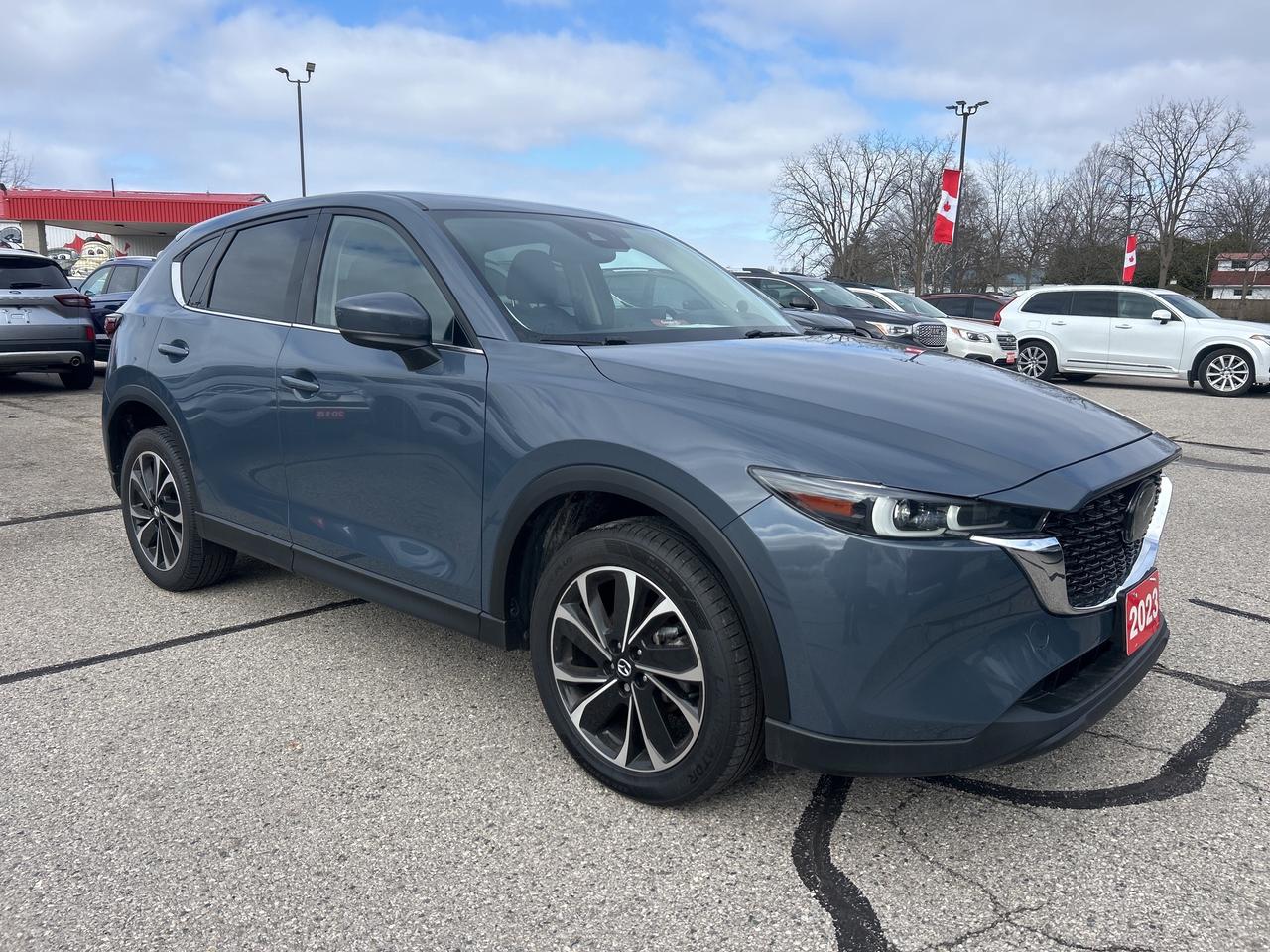 2023 Mazda CX-5 PREMIUM, AWD, HEATED/ COOLED LEATHER, BACK UP CAM! Photo