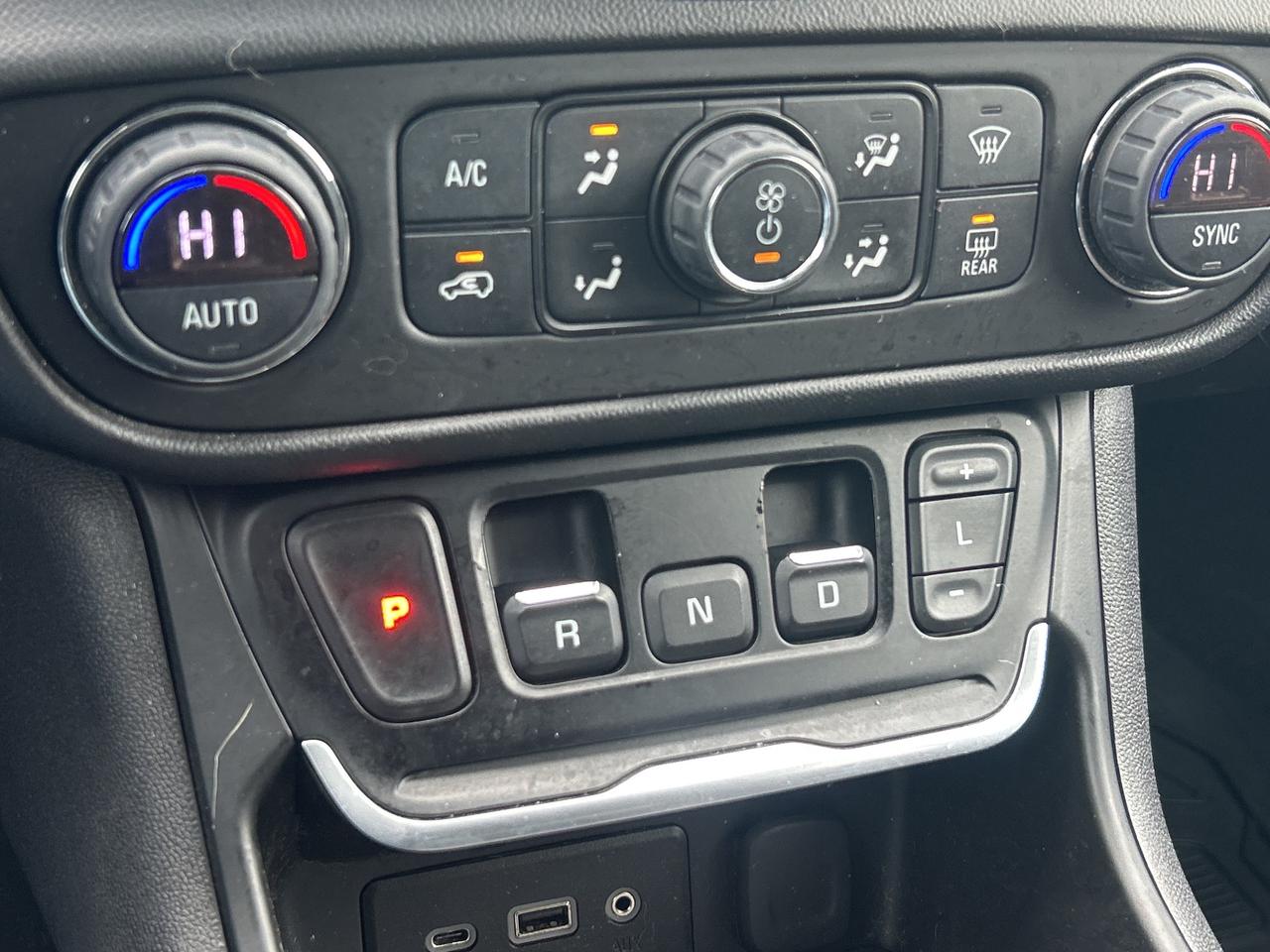 2019 GMC Terrain SLE, AWD, CLEAN CARFAX, HEATED CLOTH SEATS! Photo