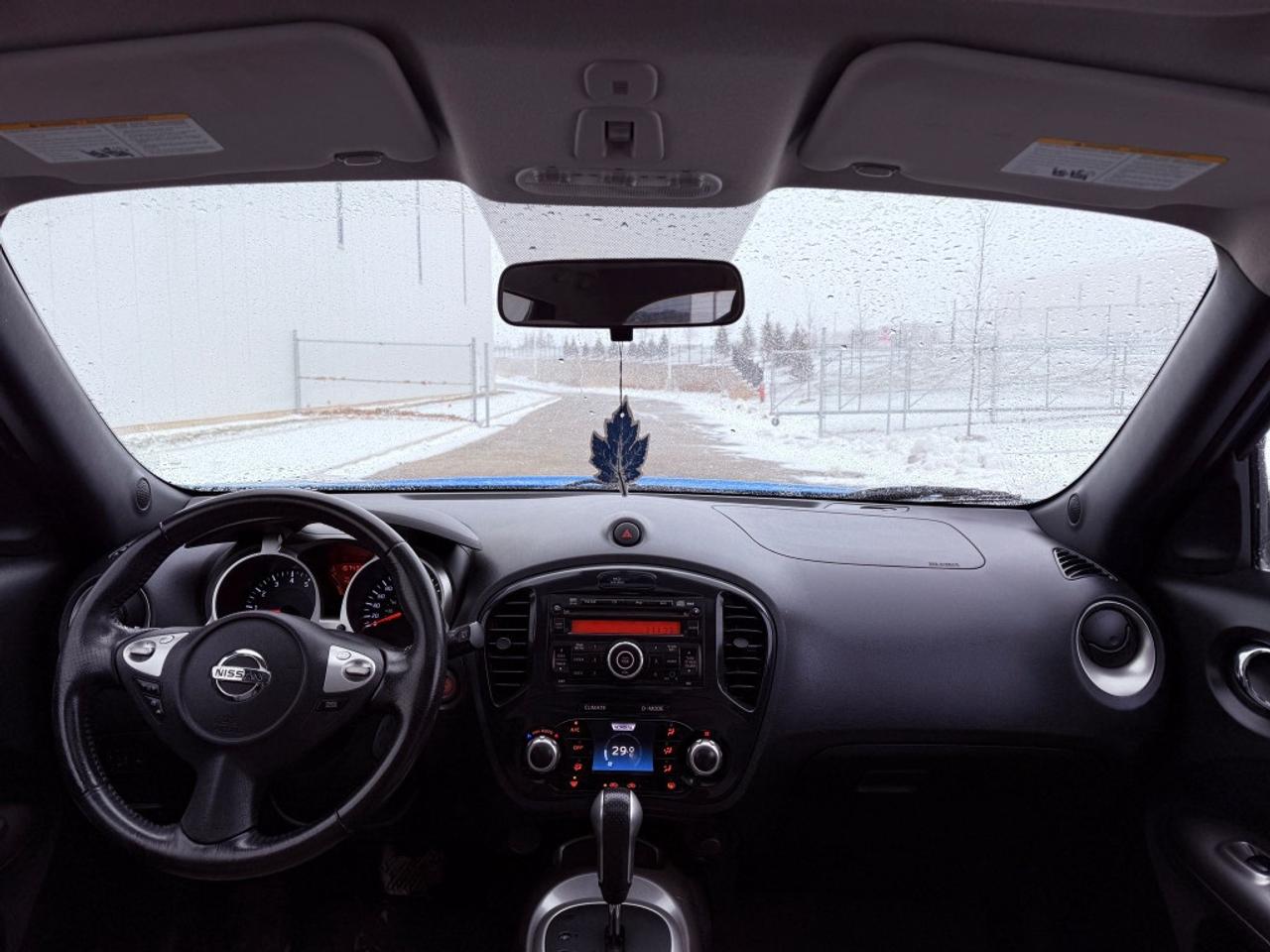 2011 Nissan Juke SL 4dr fwd CVT Photo