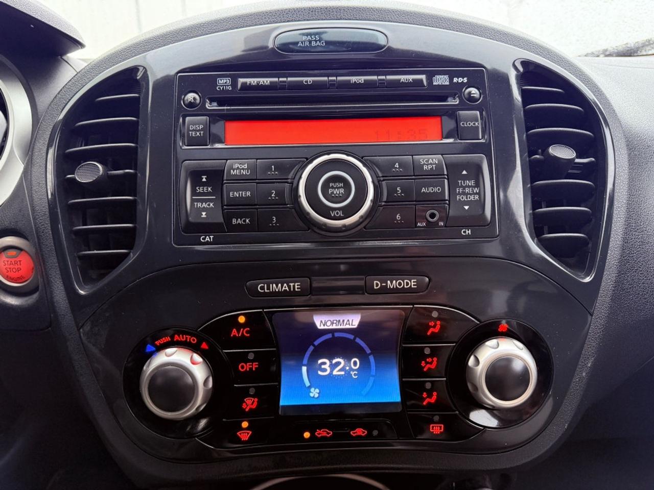 2011 Nissan Juke SL 4dr fwd CVT Photo