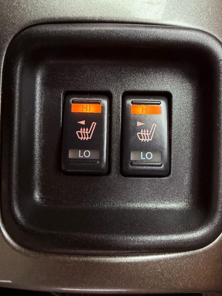 2011 Nissan Juke SL 4dr fwd CVT Photo