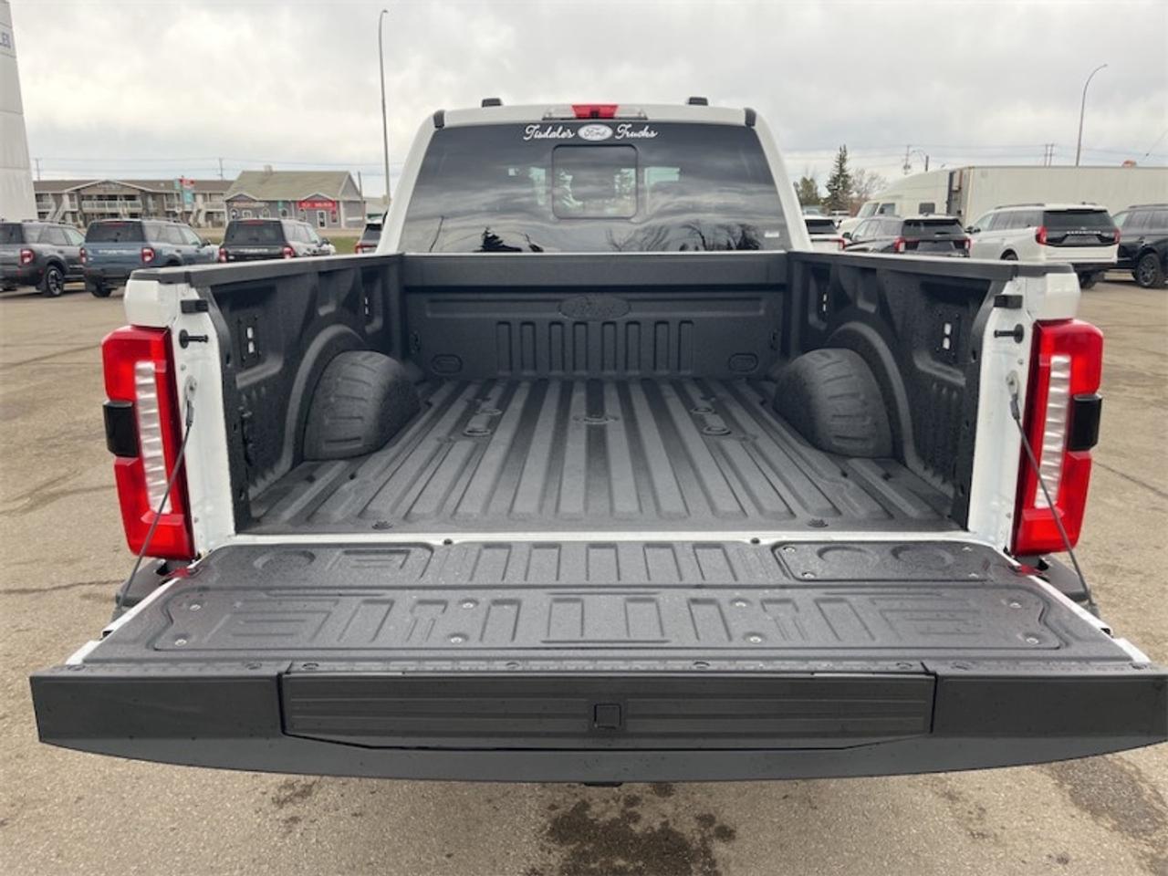 2026 Ford F-350 Super Duty King Ranch Photo5