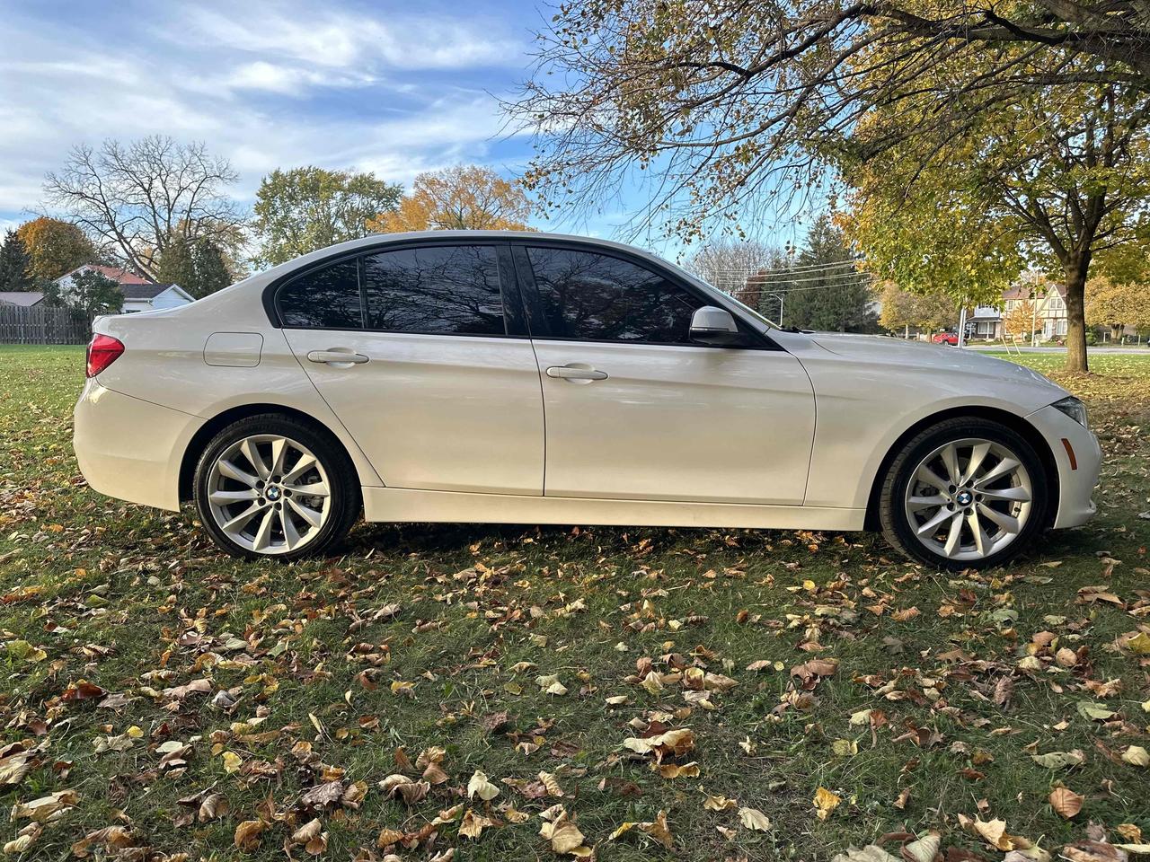 2016 BMW 3-Series 320i xDrive Photo3