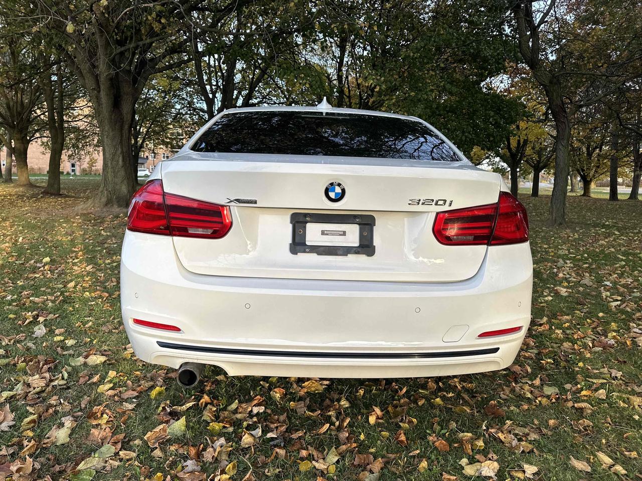 2016 BMW 3-Series 320i xDrive Photo