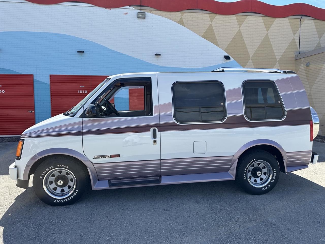 1991 Chevrolet Astro EXT CONVERSION VAN! Photo