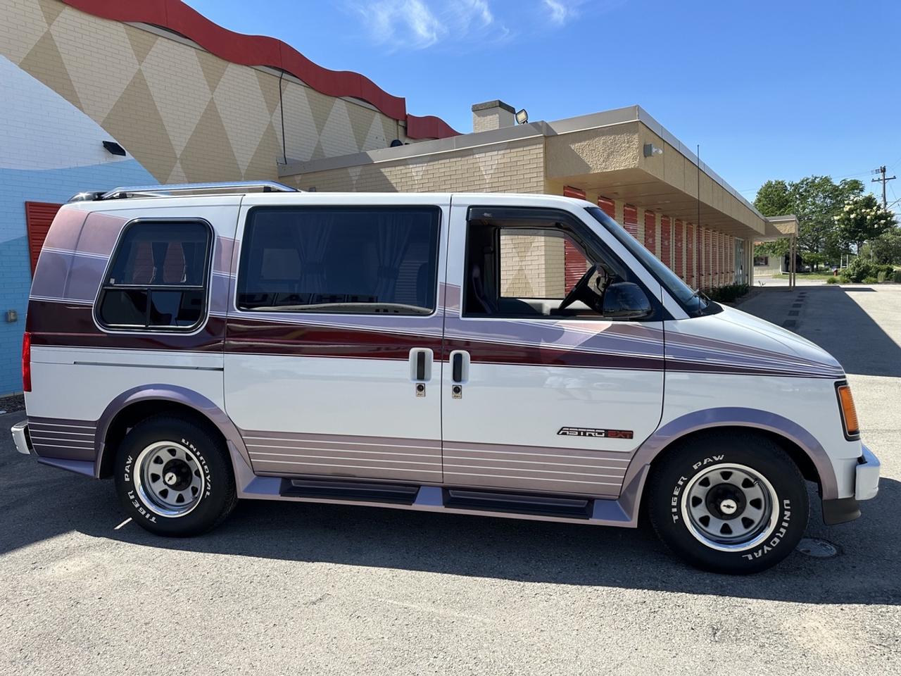 1991 Chevrolet Astro EXT CONVERSION VAN! Photo