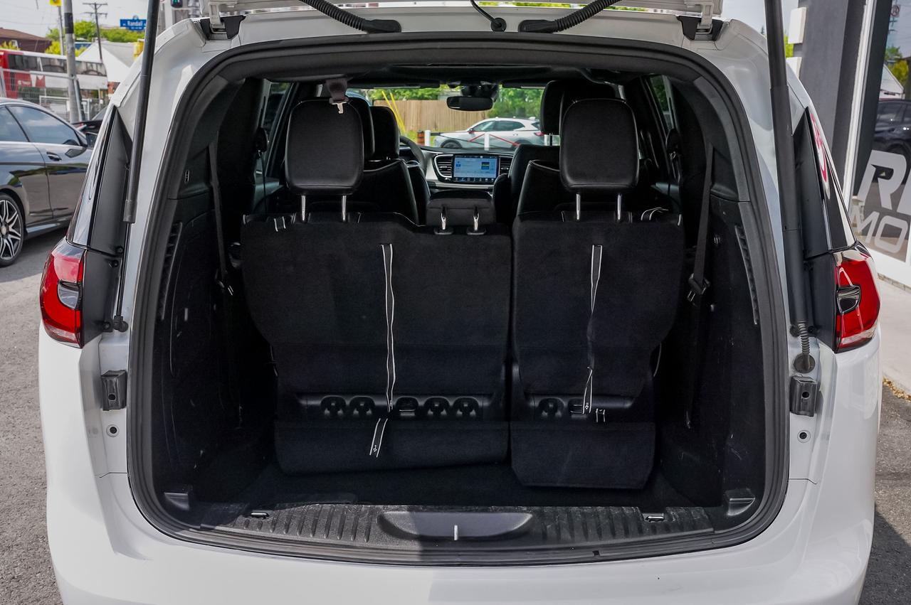 2022 Chrysler Pacifica Limited Hybrid | No Accidents | Certified Photo