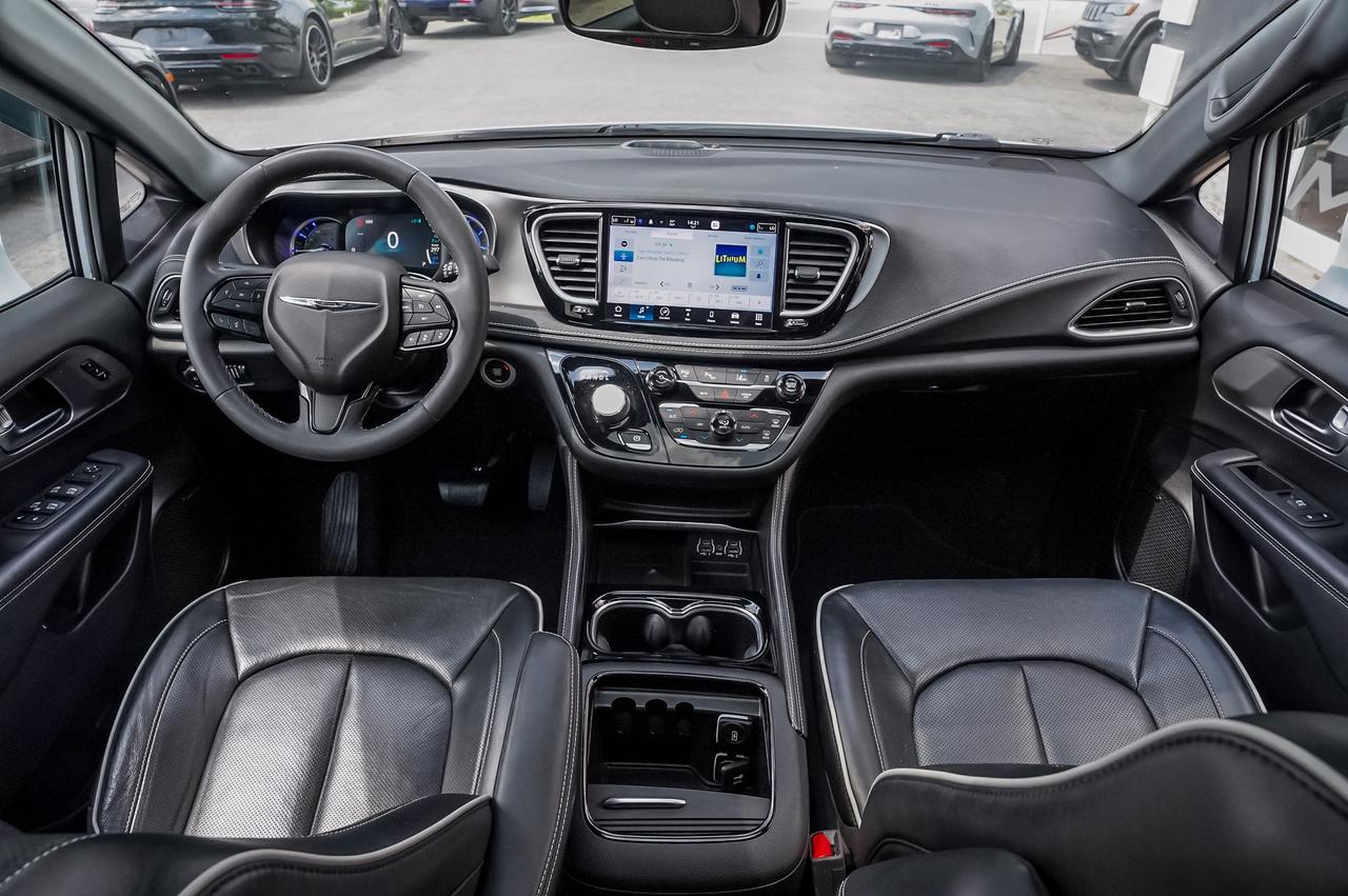 2022 Chrysler Pacifica Limited Hybrid | No Accidents | Certified Photo