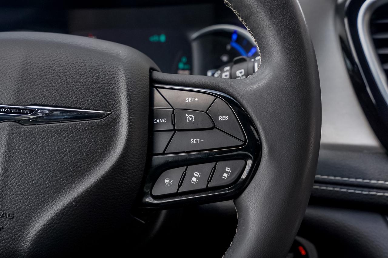 2022 Chrysler Pacifica Limited Hybrid | No Accidents | Certified Photo