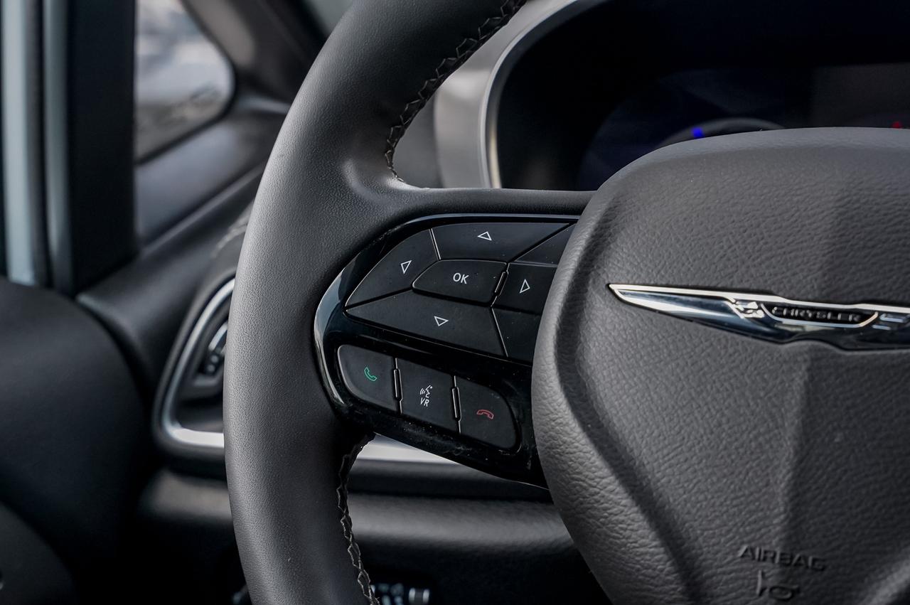 2022 Chrysler Pacifica Limited Hybrid | No Accidents | Certified Photo