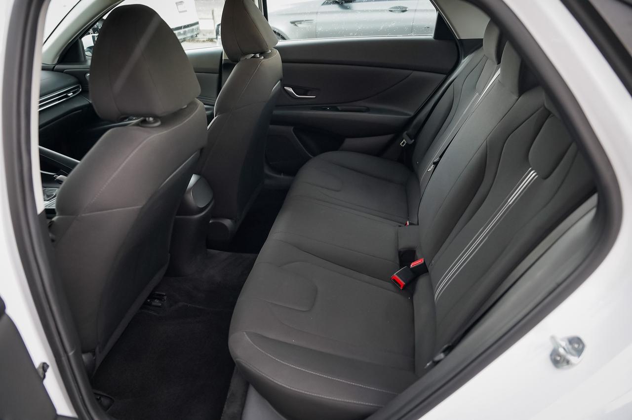 2021 Hyundai Elantra SEL Photo