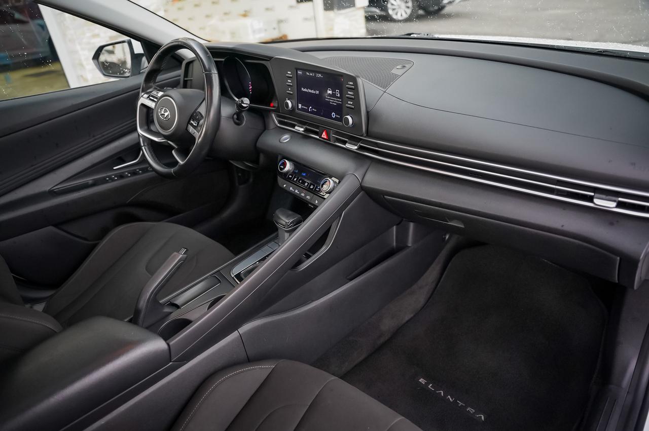 2021 Hyundai Elantra SEL Photo
