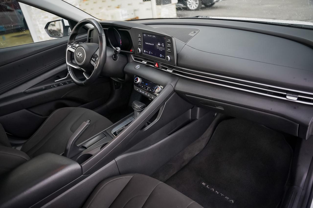 2021 Hyundai Elantra SEL Photo