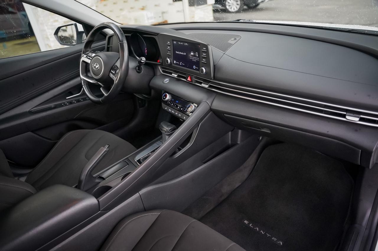 2021 Hyundai Elantra SEL Photo