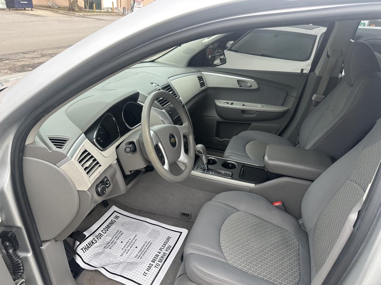 2011 Chevrolet Traverse LS Photo2