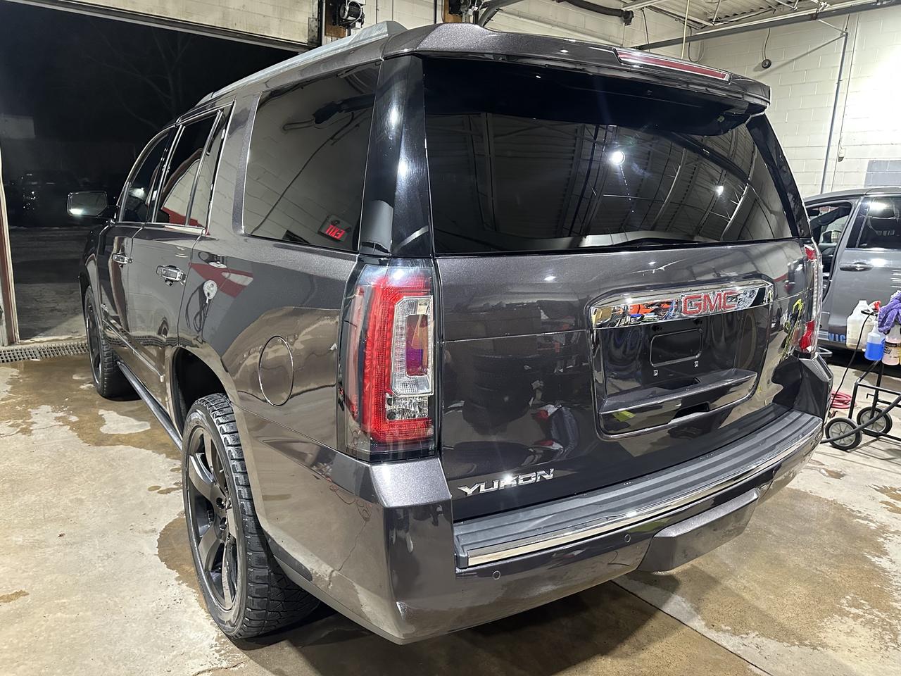 2017 GMC Yukon Denali Photo4