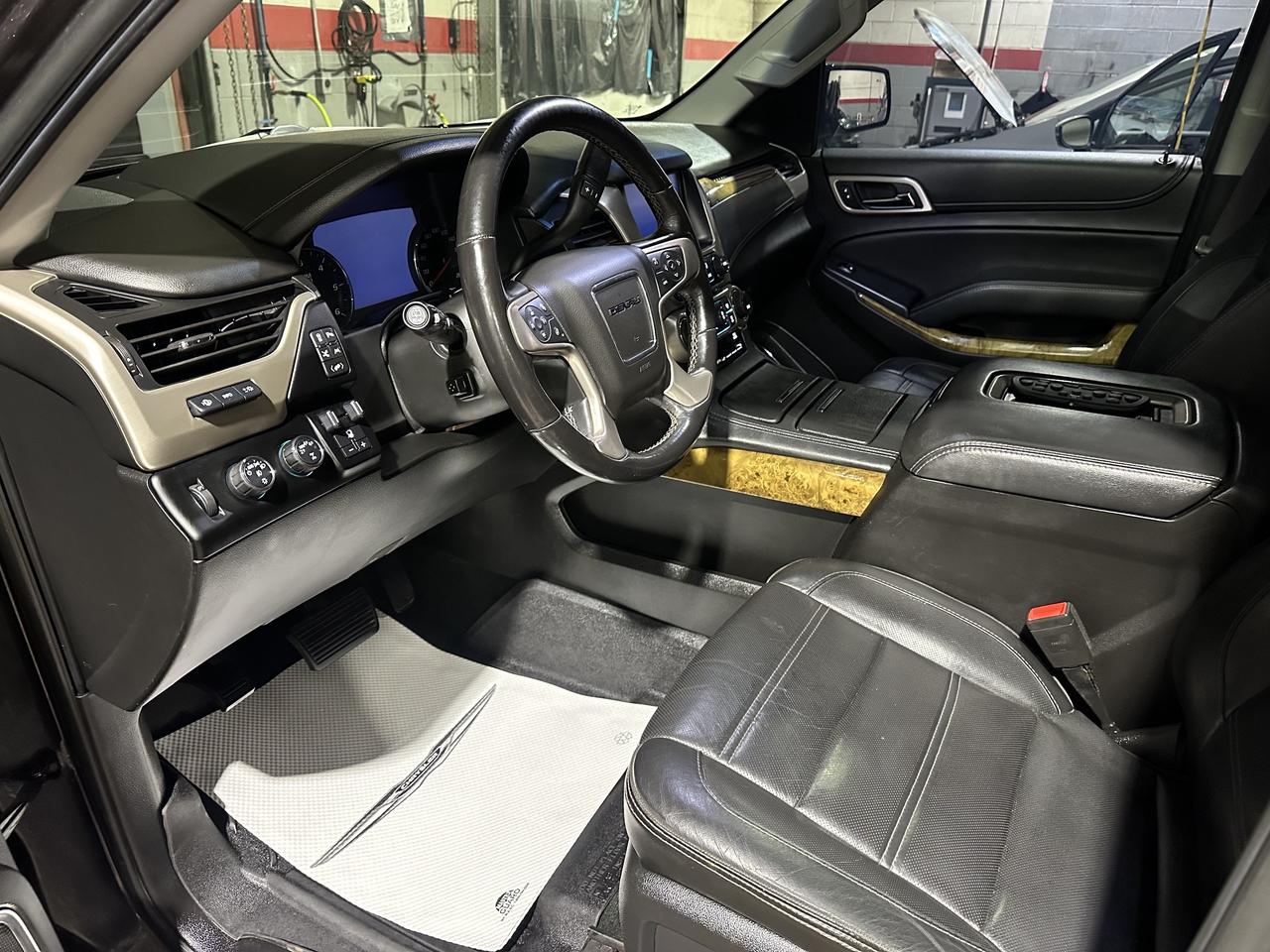 2017 GMC Yukon Denali Photo