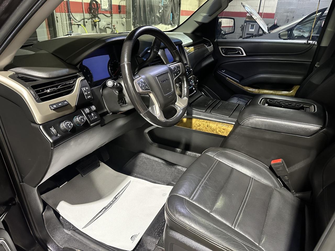 2017 GMC Yukon Denali Photo